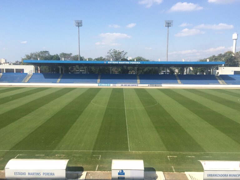 Foto do gramado do Estádio Martins Pereira 2016