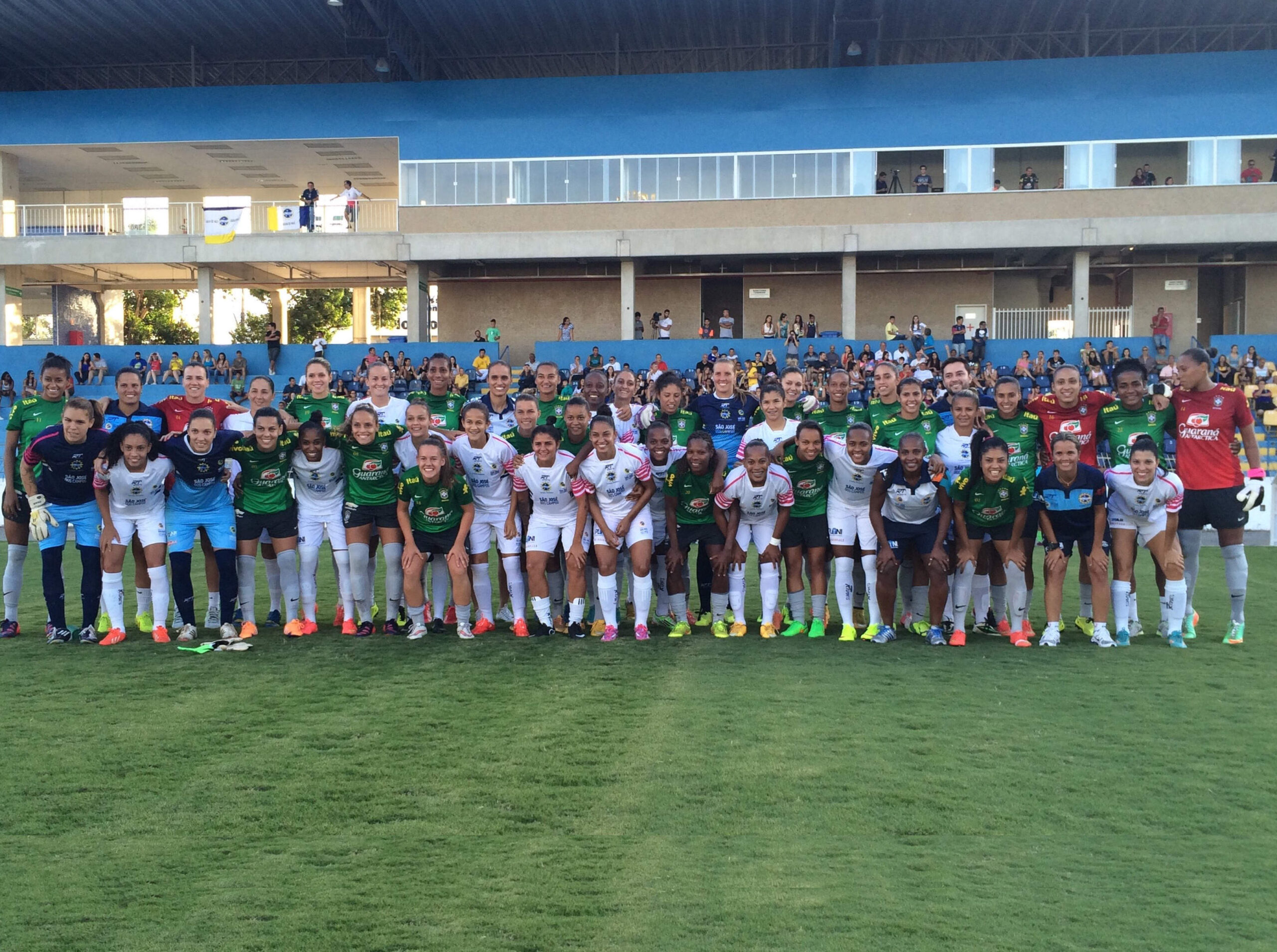 Amistoso seleção Brasileira x São José FC no Estádio Martins Pereira em São José dos Campos quando Fábio Bergamo era gerente do estádio