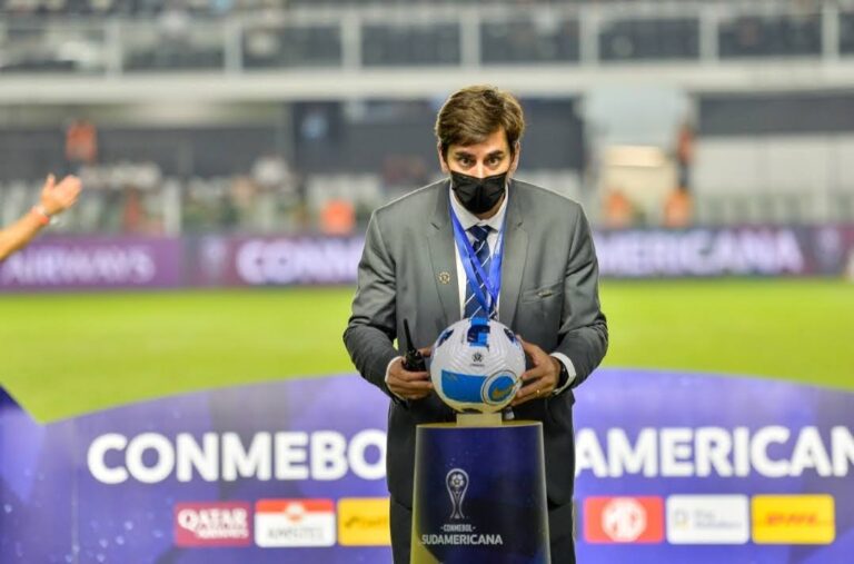 Fabio Bergamo como Venue Manager da CONMEBOL SUDAMERICANA na Vila Belmiro 2022. Santos e Deportivo Tachira